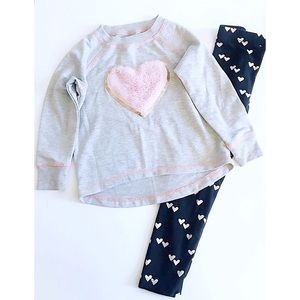 Freestyle Gray/pink heart shirt & Blk leggings
